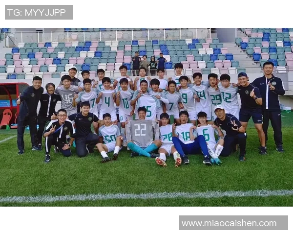 烈日战队迎战梅赫伦球队激情对决展现足球魅力与团队精神