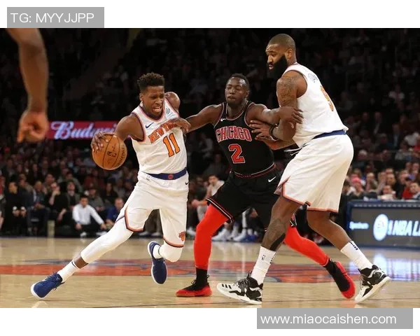 纽约尼克斯与雄鹿的激烈对决展现篮球魅力与团队精神的巅峰较量